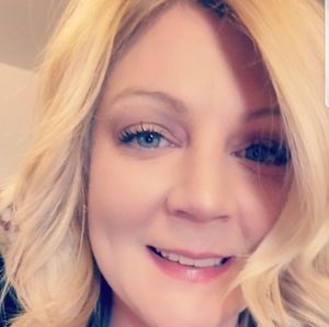 Meet your Posher, Amandia